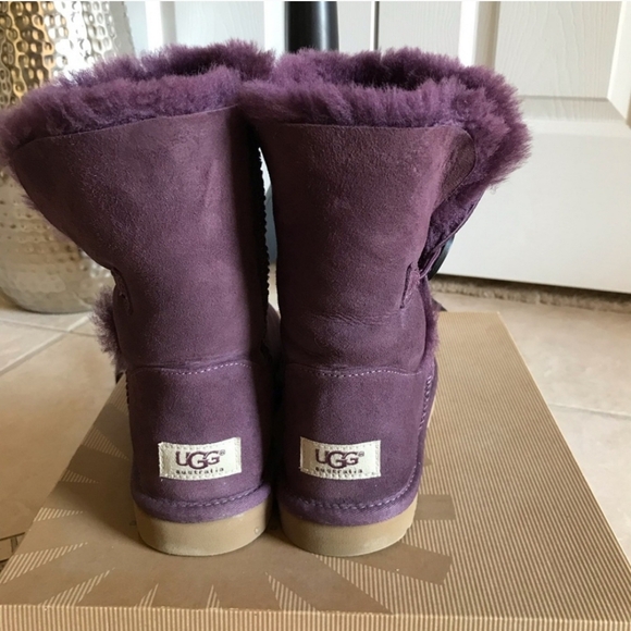 UGG Bailey Boots with button - Picture 3 of 8